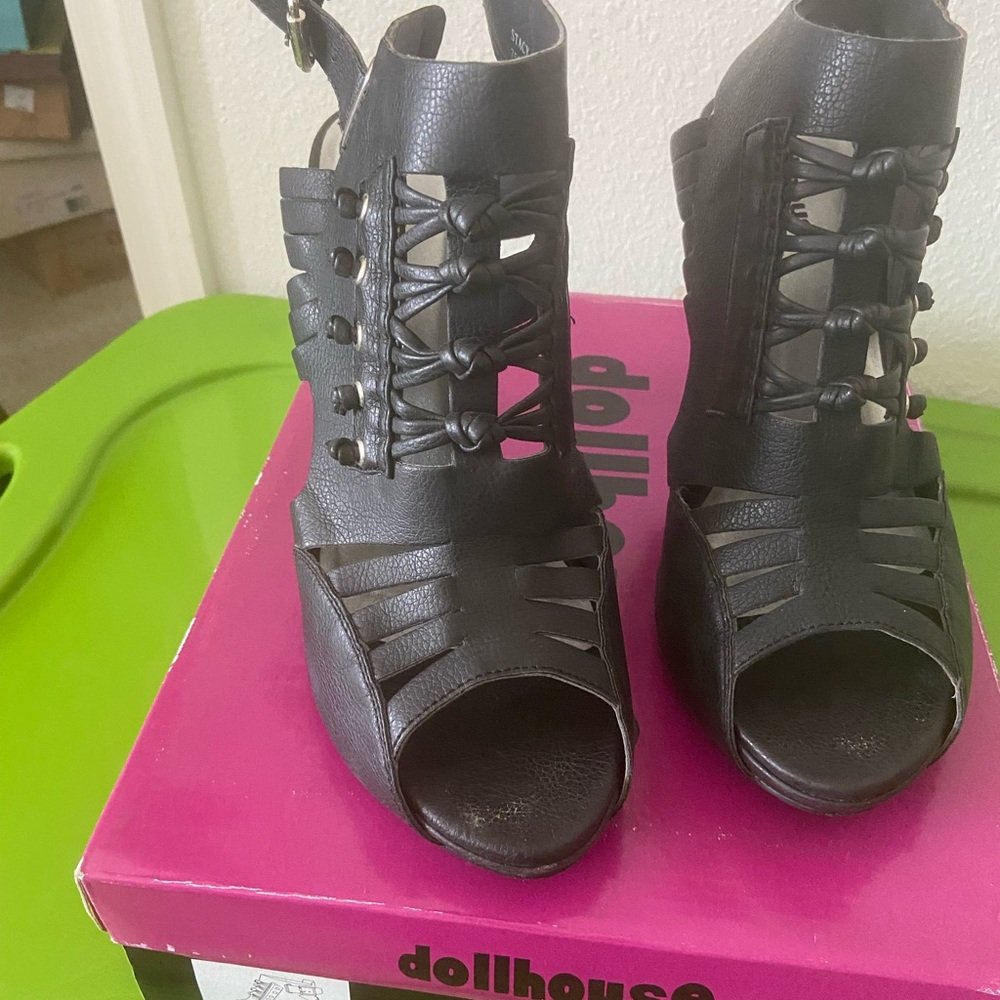 Preloved open toe black booty